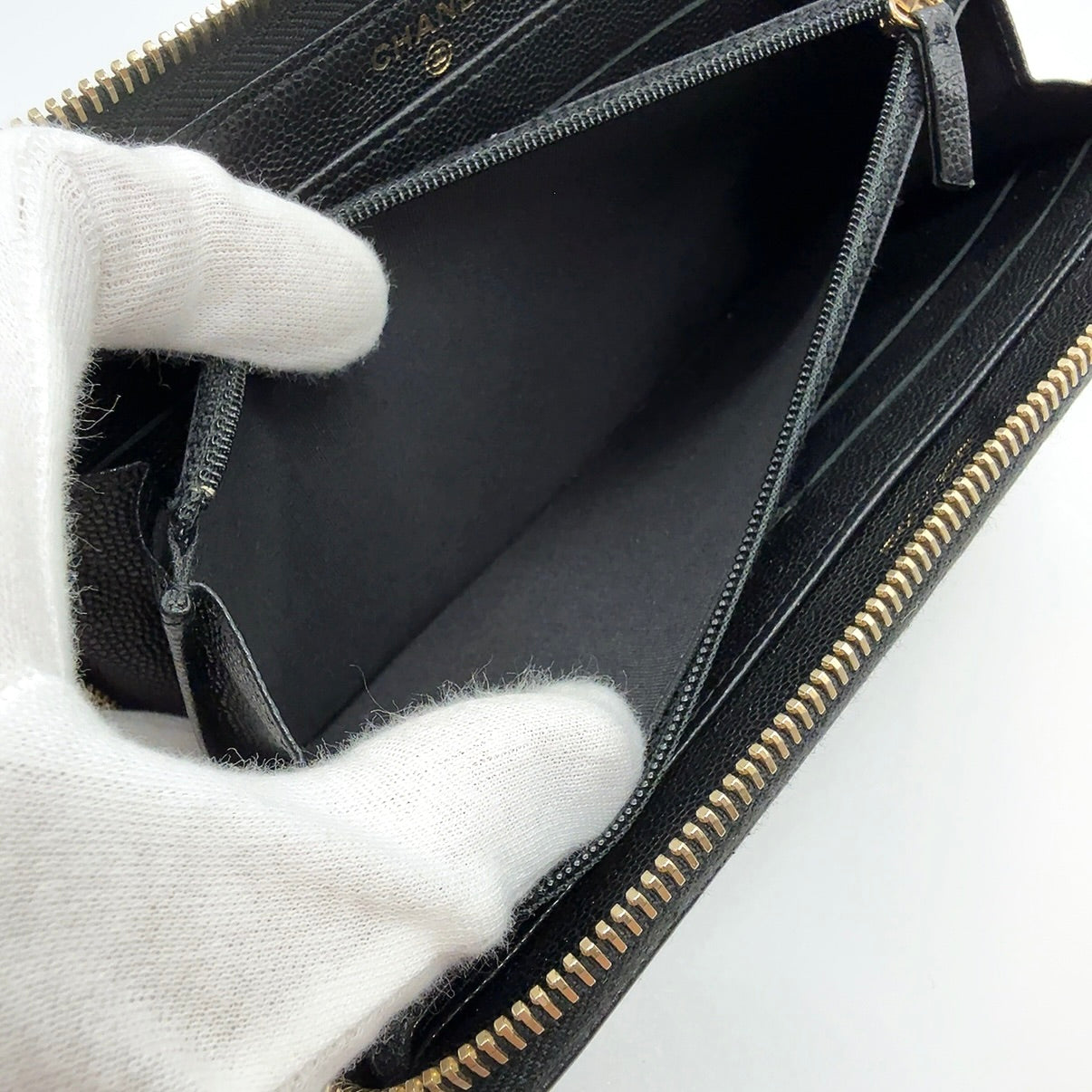 シャネル カメリア キャビアスキン ラウンドジップウォレット ターンロック ブラック ゴールド金具 22853798 カメリア B2719