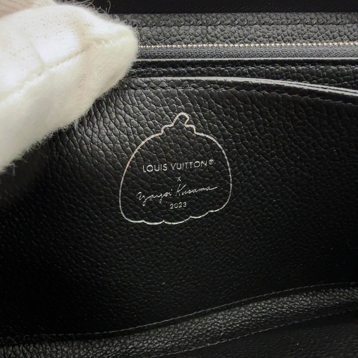ルイヴィトン×草間彌生 LV×YK ジッピーウォレット M81906 レザー ラウンドジップウォレット ノワール RFID反応有 B2902