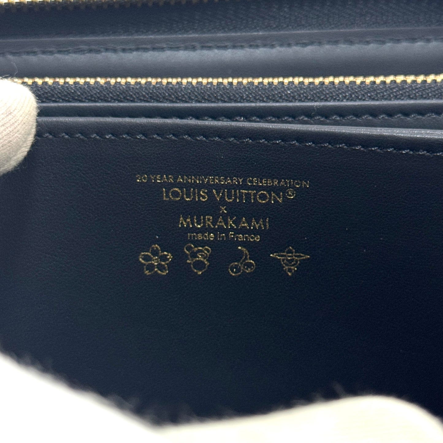 ルイヴィトン×村上隆 モノグラムエンボス LV × TMジッピーウォレット ラウンドジップウォレット マルチカラー 日本限定 RFID B2655