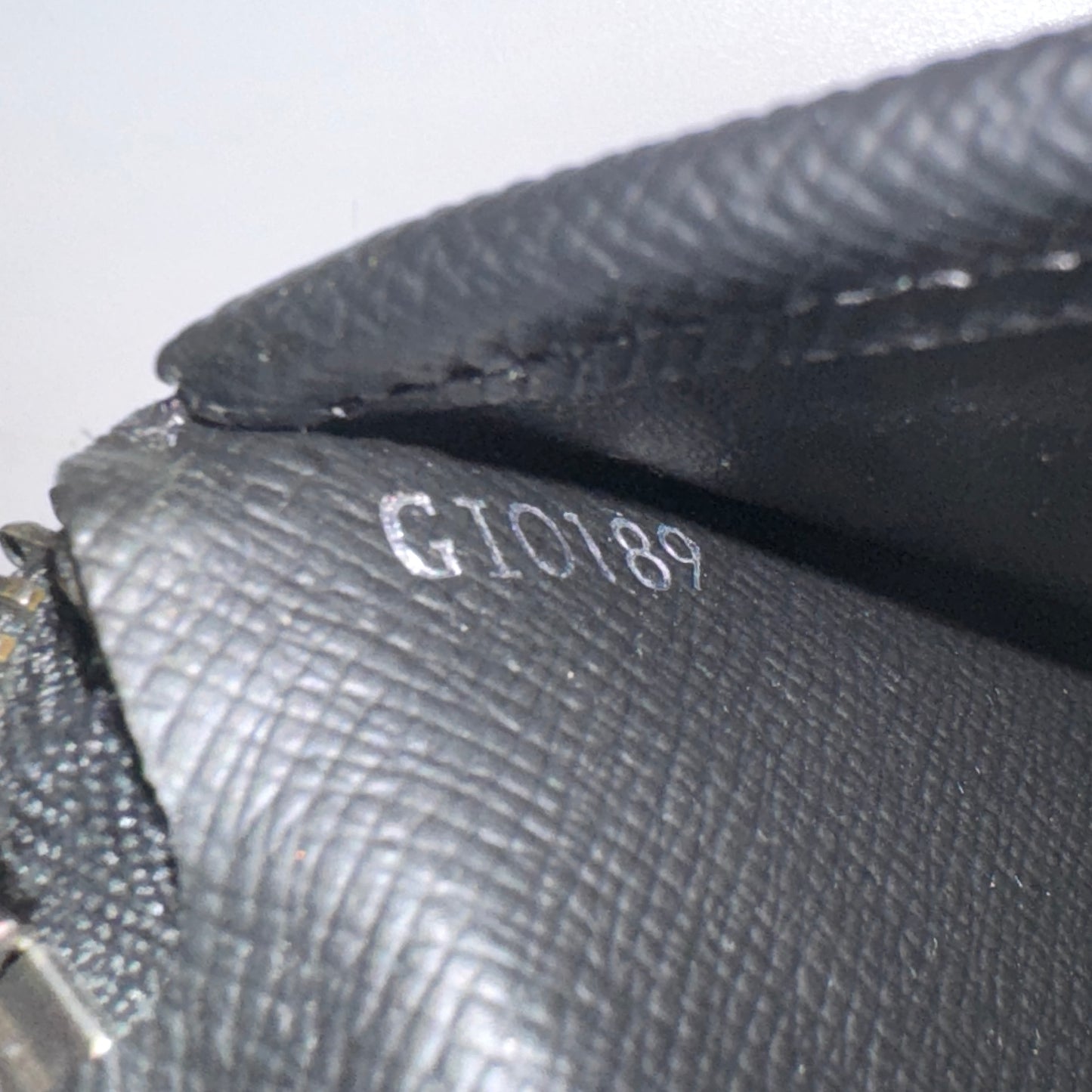 ジッピーウォレット ヴェルティカル 長財布 モノグラムエクリプス シリアル:GI0189 B2734