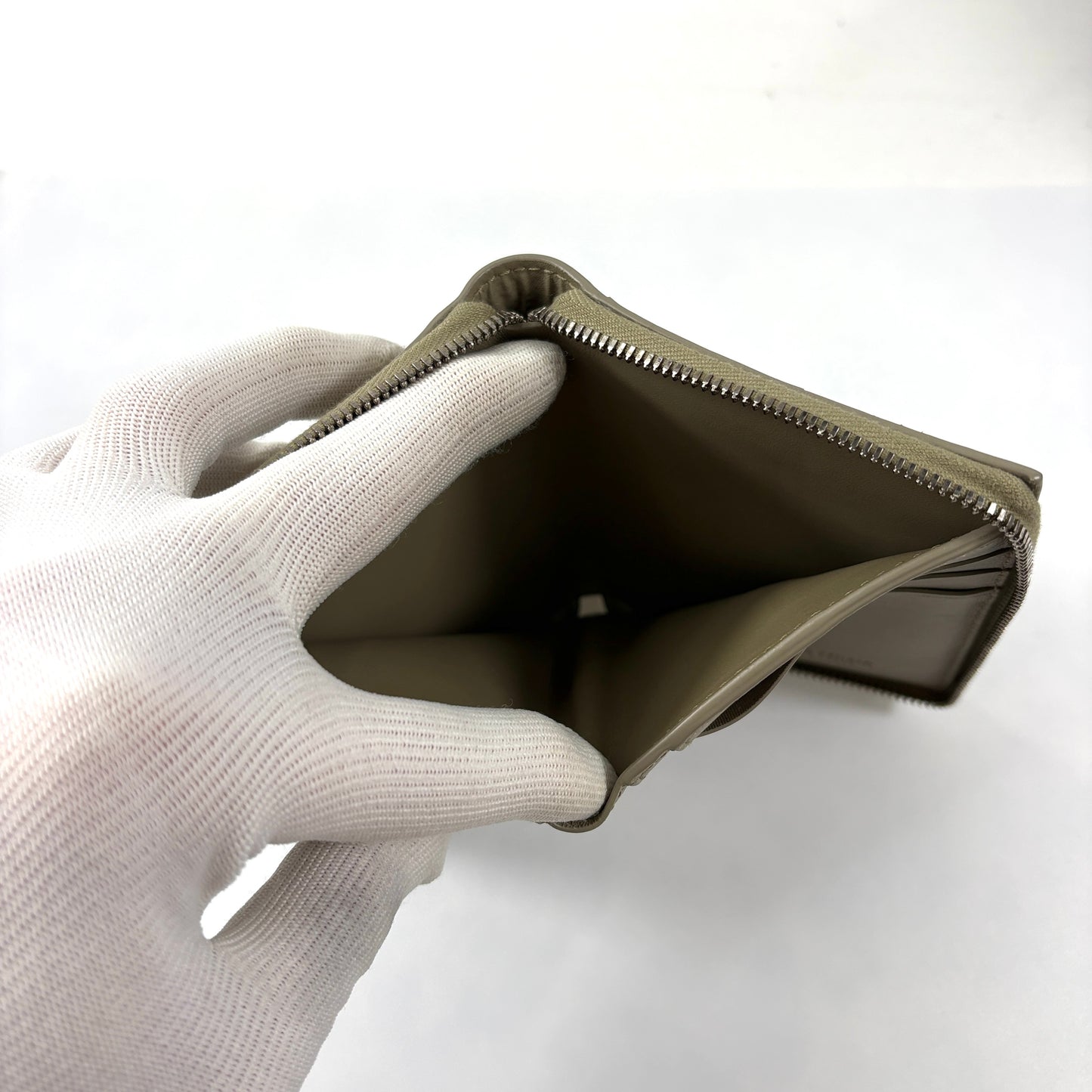 E2472 ボッテガヴェネタ カセット 二つ折り財布 レザー コンパクト ベージュ NFC