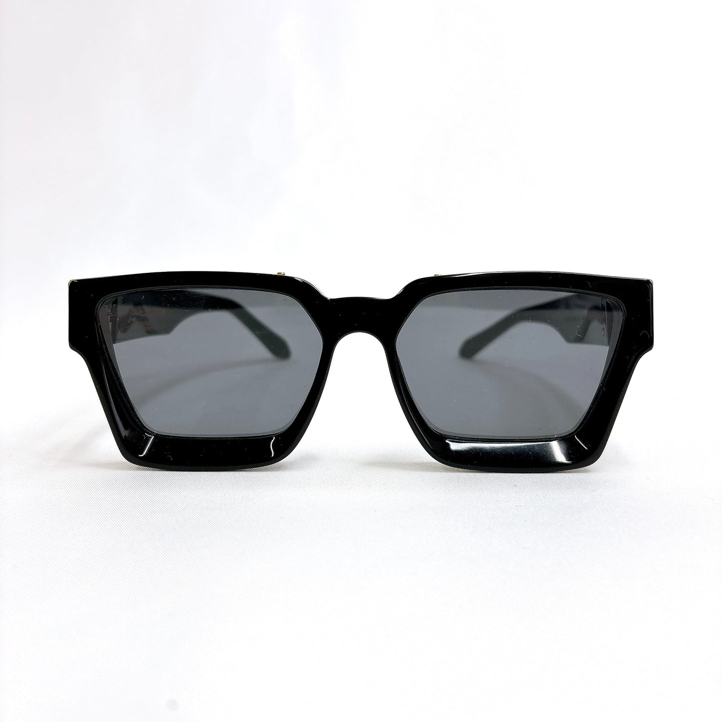 B1372 ルイヴィトン サングラス 1.1 ミリオネア Z1165W 93L 55□17 146 ケース