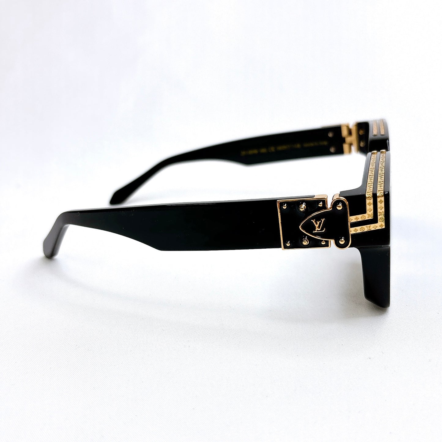 B1372 ルイヴィトン サングラス 1.1 ミリオネア Z1165W 93L 55□17 146 ケース