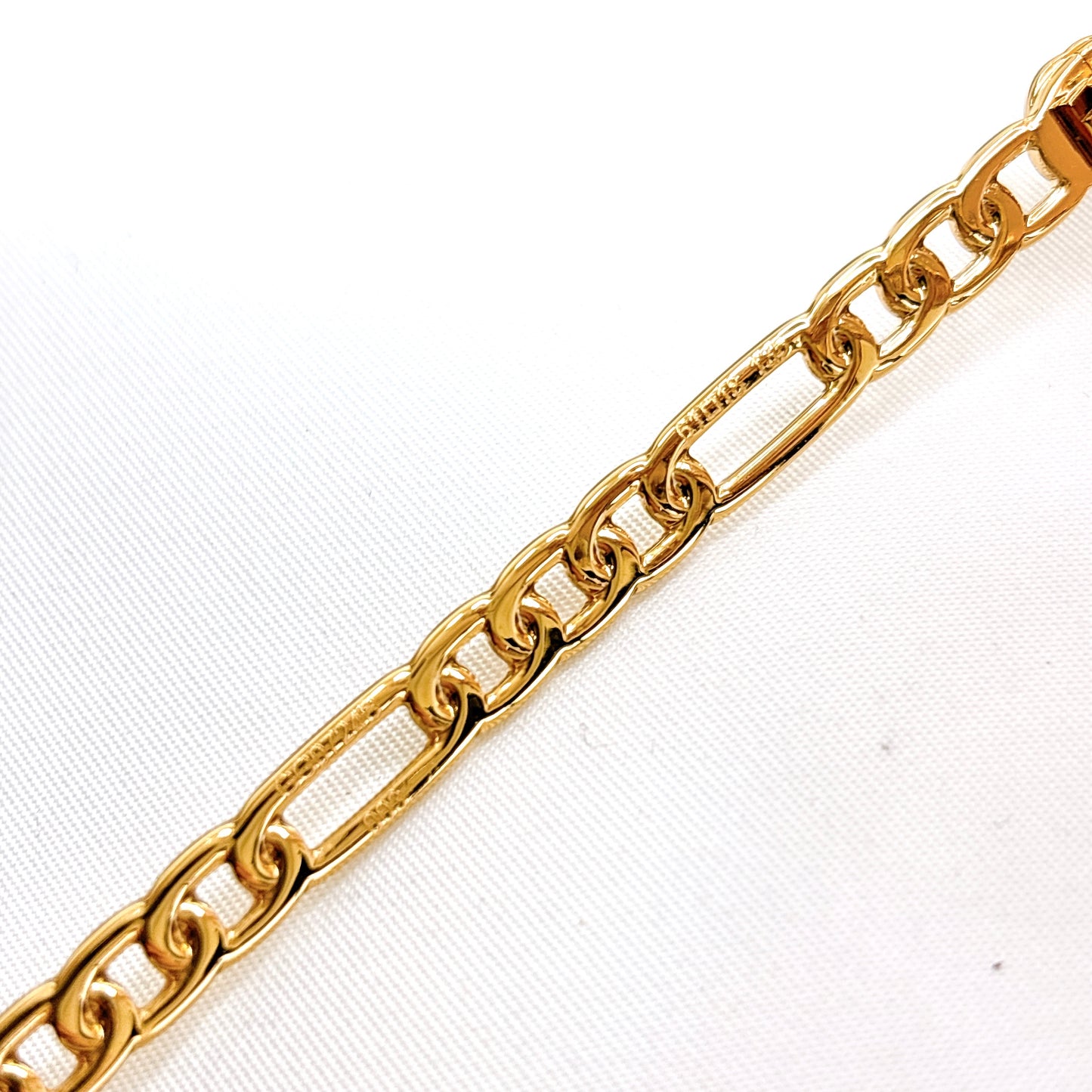 B1367 グッチ スクエアーフレーム サングラス GGマーク