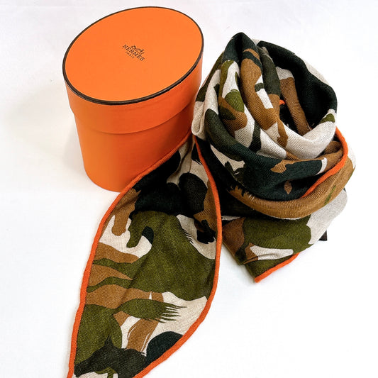 B1368 エルメス ロサンジュ GM スカーフ 馬カモフラージュ