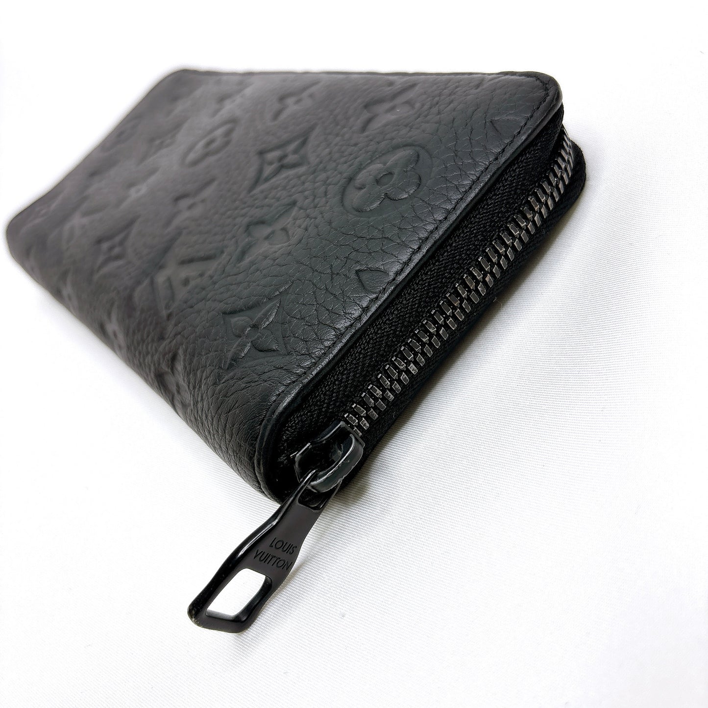 B1512 ルイヴィトン モノグラム シャドウ ジッピー ヴェルティカル RFID