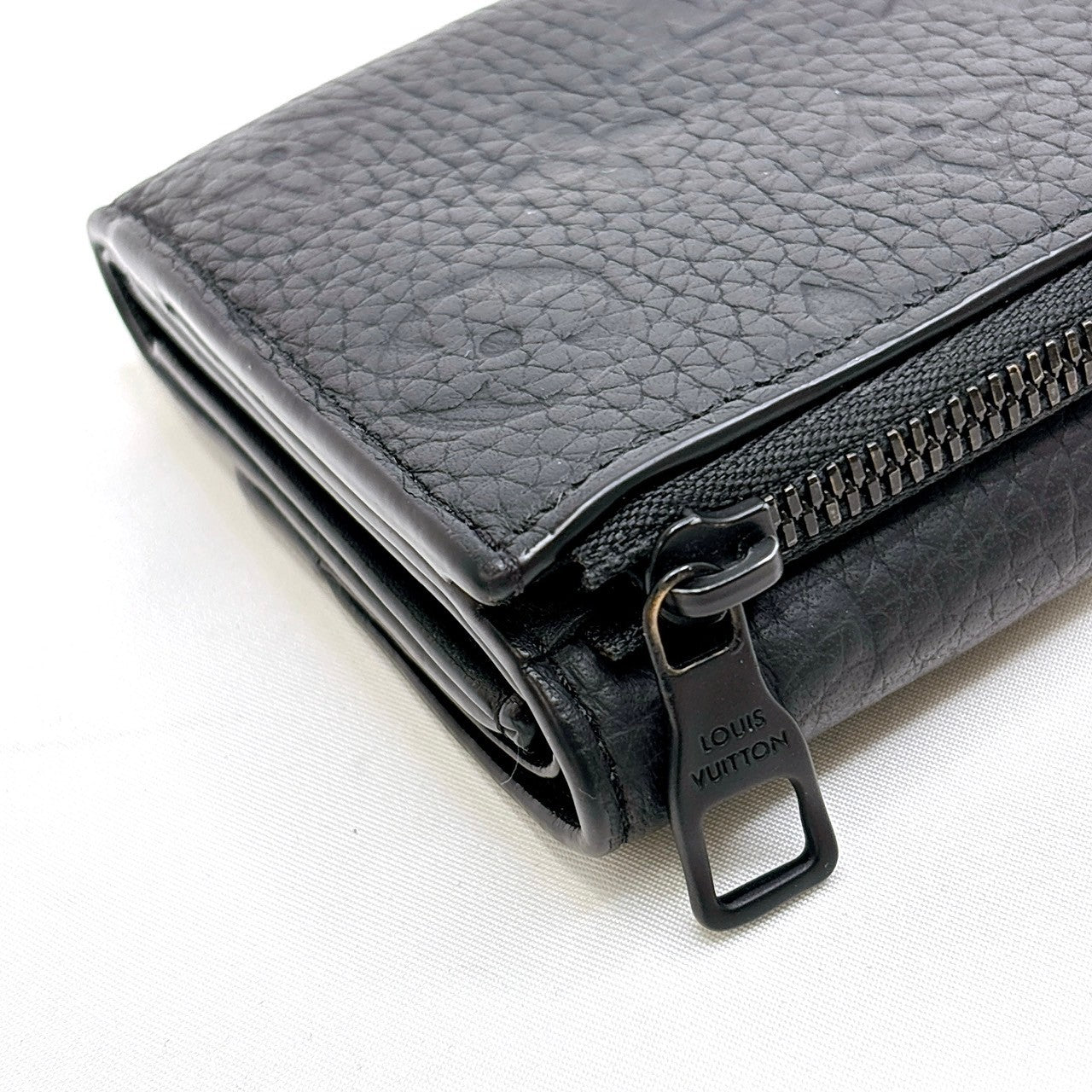 B0592 ルイヴィトン M82556 トリヨン パイロット ブラック 折り財布 RFID
