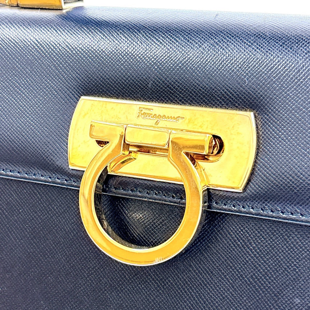 B0642 フェラガモ ガンチーニ 2way サフィアーノ ハンドバッグ ブラック