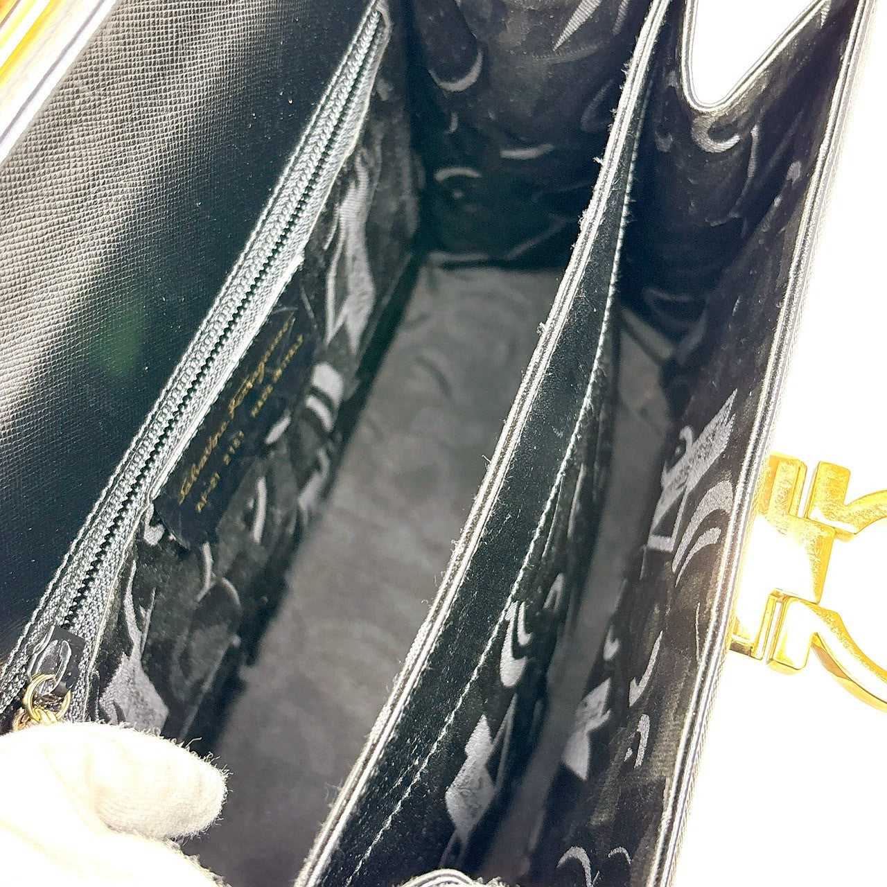 B0642 フェラガモ ガンチーニ 2way サフィアーノ ハンドバッグ ブラック