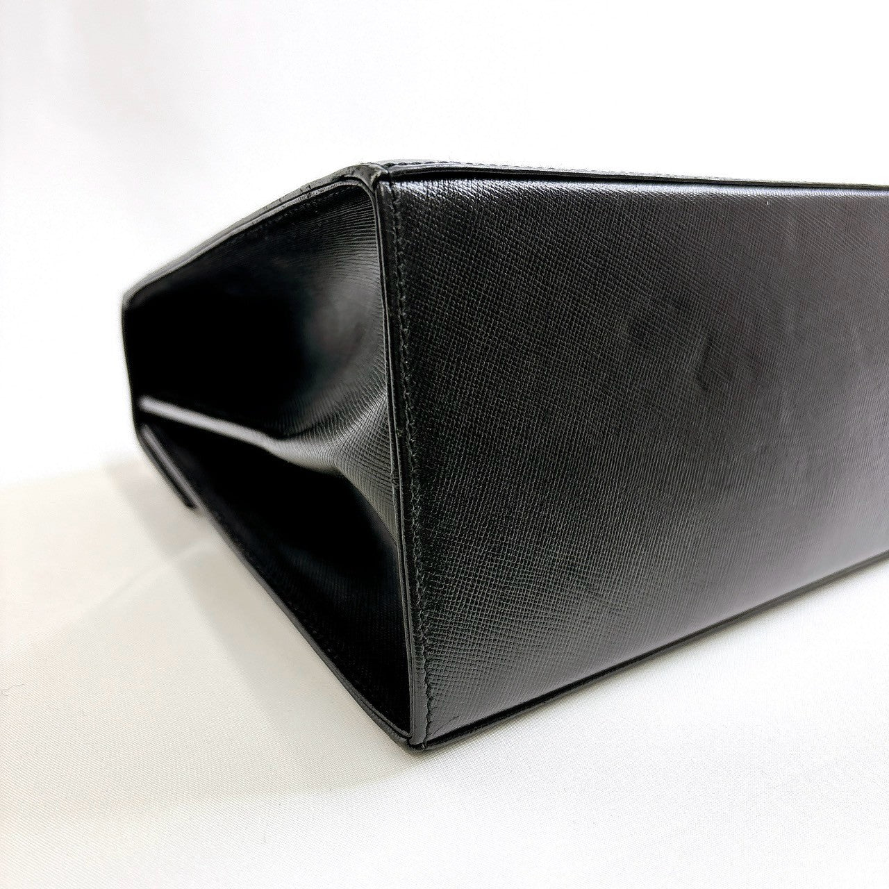 B0642 フェラガモ ガンチーニ 2way サフィアーノ ハンドバッグ ブラック