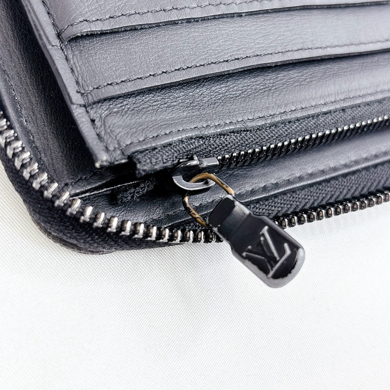 B0692 ルイヴィトン モノグラム シャドウ ジッピーヴェルティカル ブラック 長財布 RFID