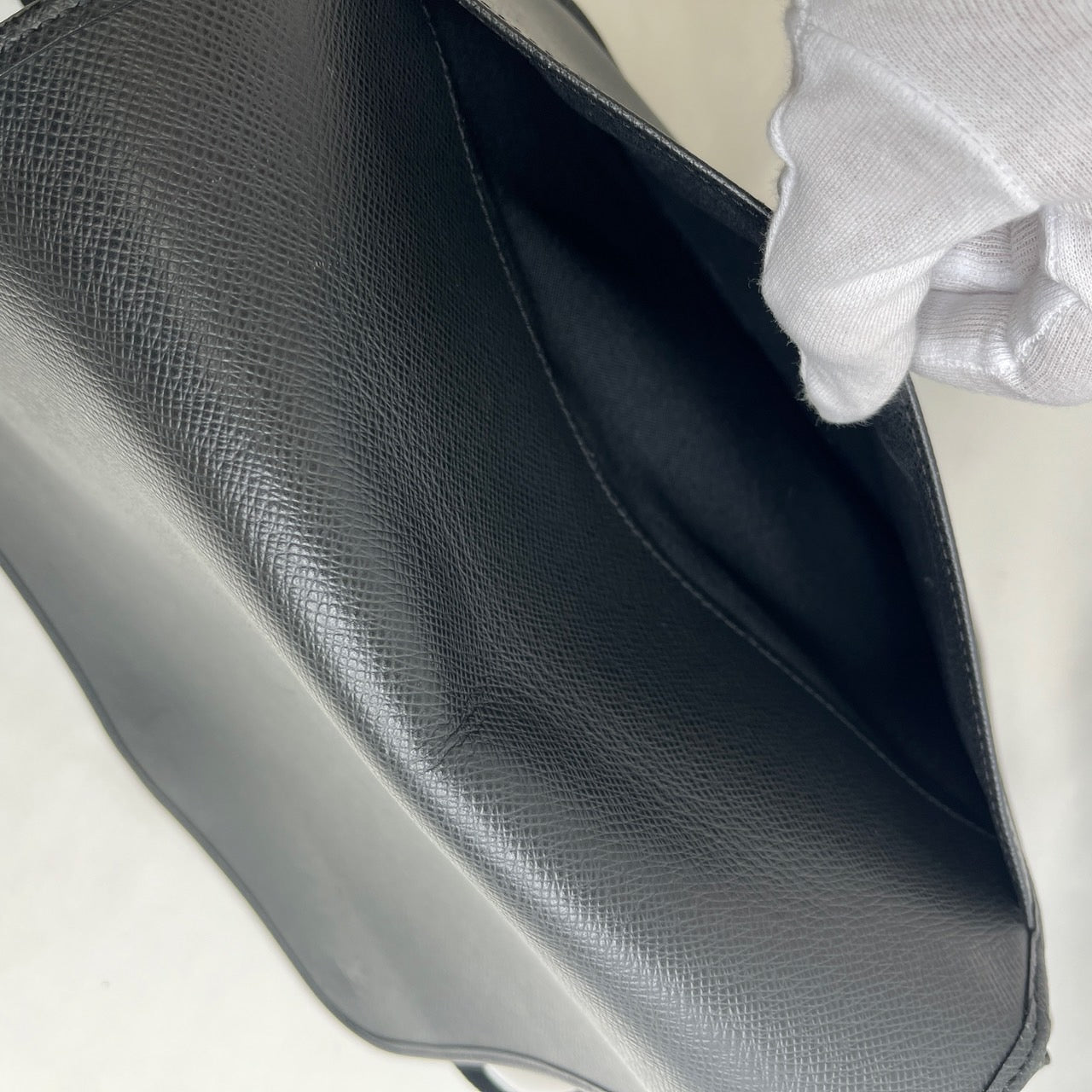 B2288 ルイヴィトン タイガ アンドレイ ショルダーバッグ アルドワーズ ブラック シリアル:BA3019【買戻し対象】