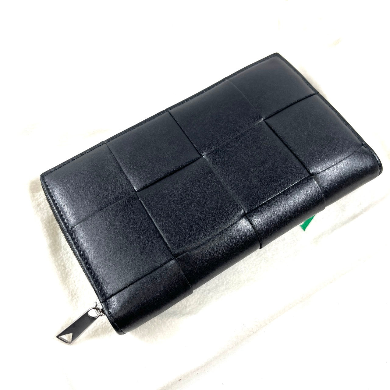 B2286 ボッテガヴェネタ 長財布 カセット ラウンドジップ  イントレチャート レザー ブラック シリアル:ICチップ反応あり【買戻し対象】