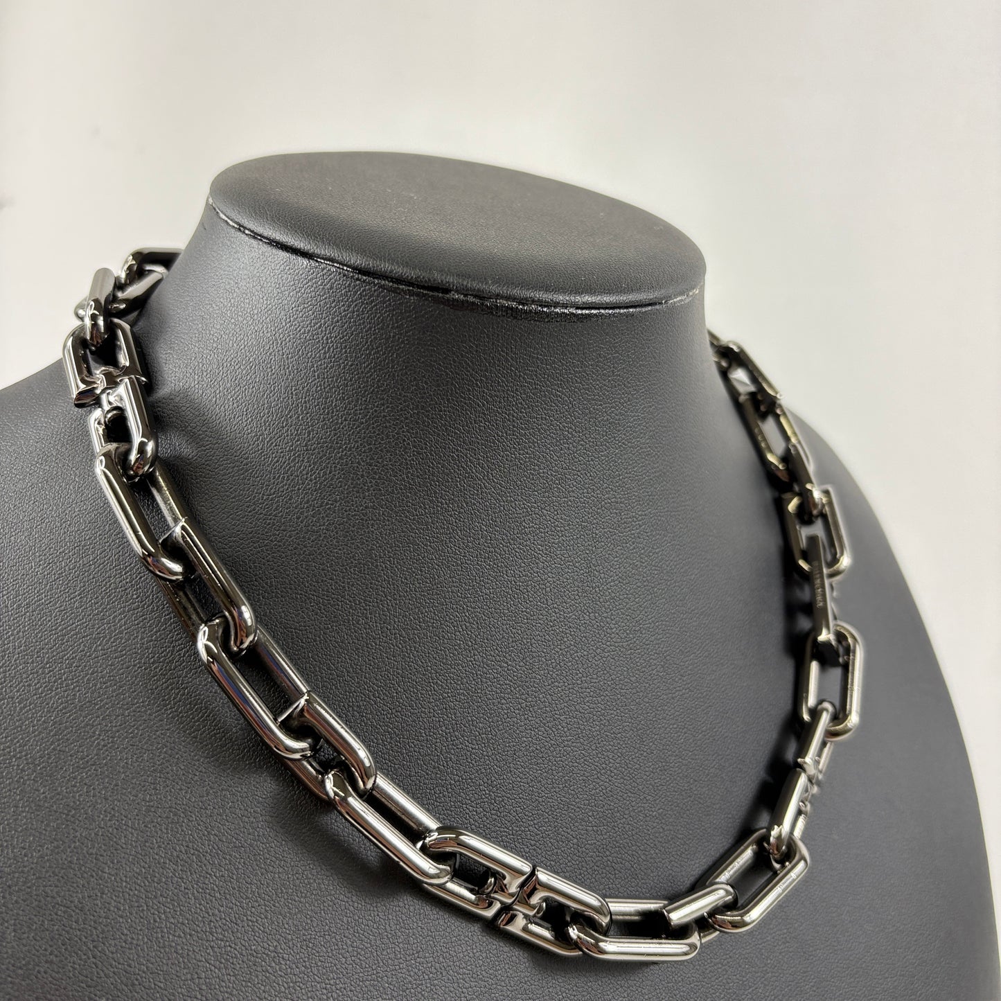 E2481 バレンシアガ B Chain スリム ネックレス GP ガンメタリック
