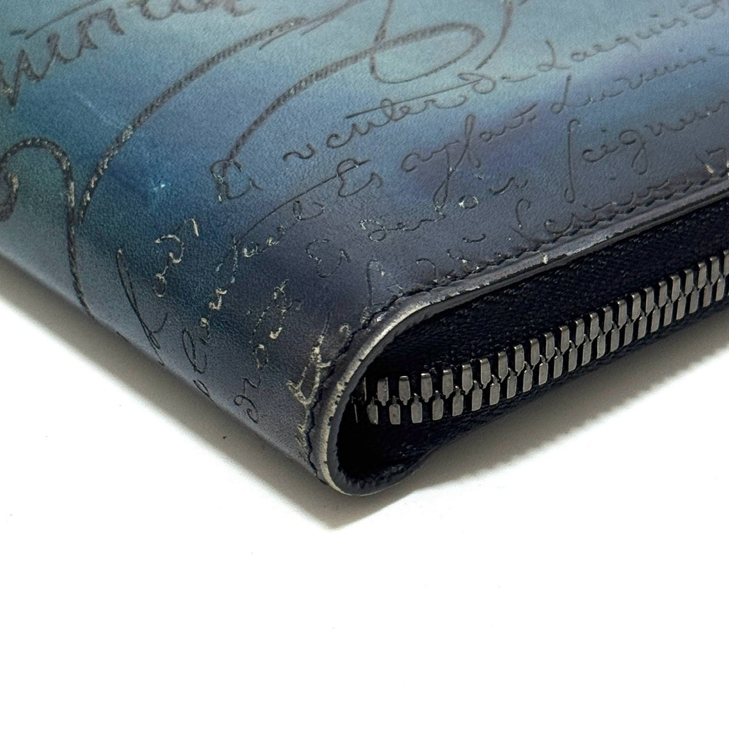 ベルルッティ カリグラフィ レザー ラウンドジップウォレット グラデーション ブルー E0422