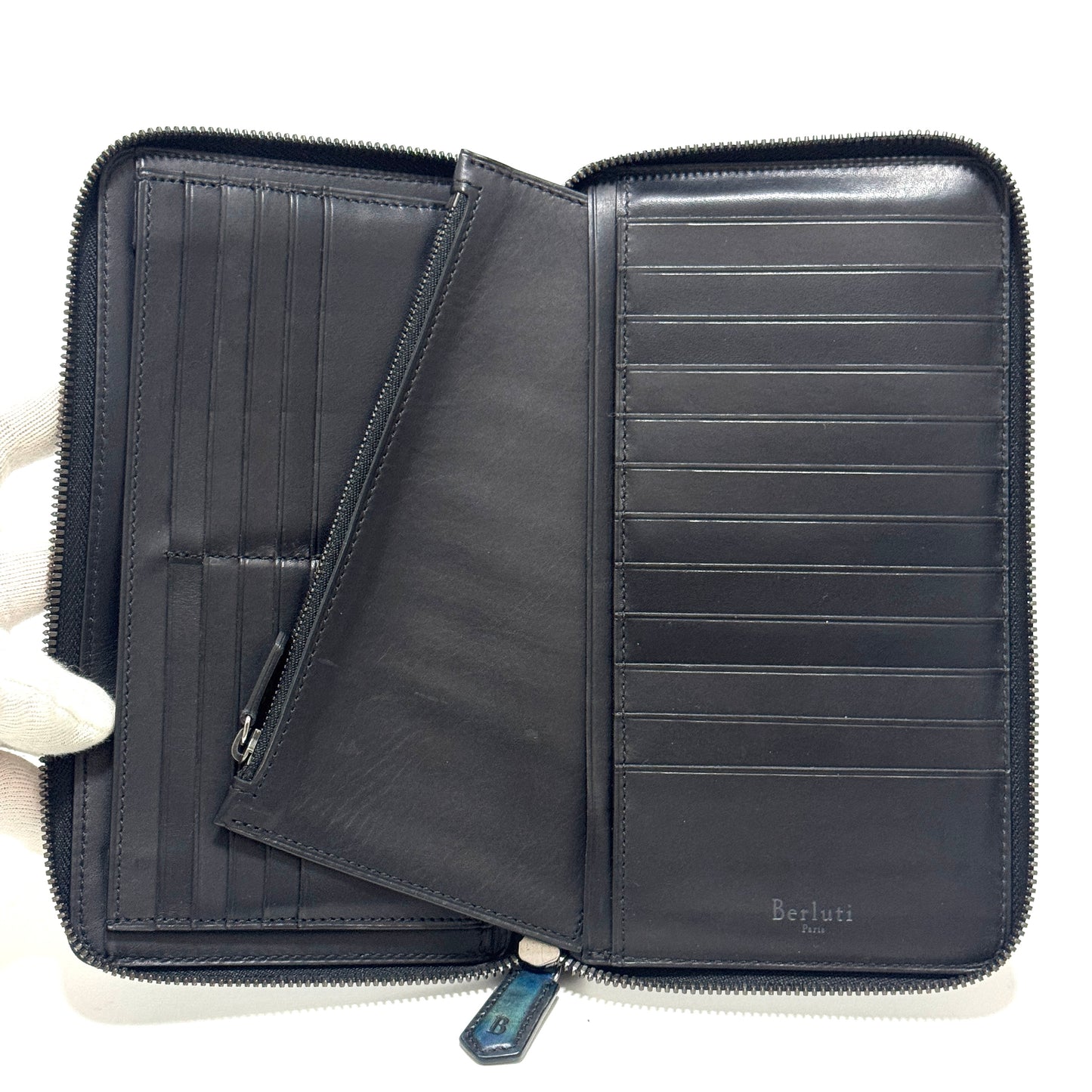 ベルルッティ カリグラフィ レザー ラウンドジップウォレット グラデーション ブルー E0422