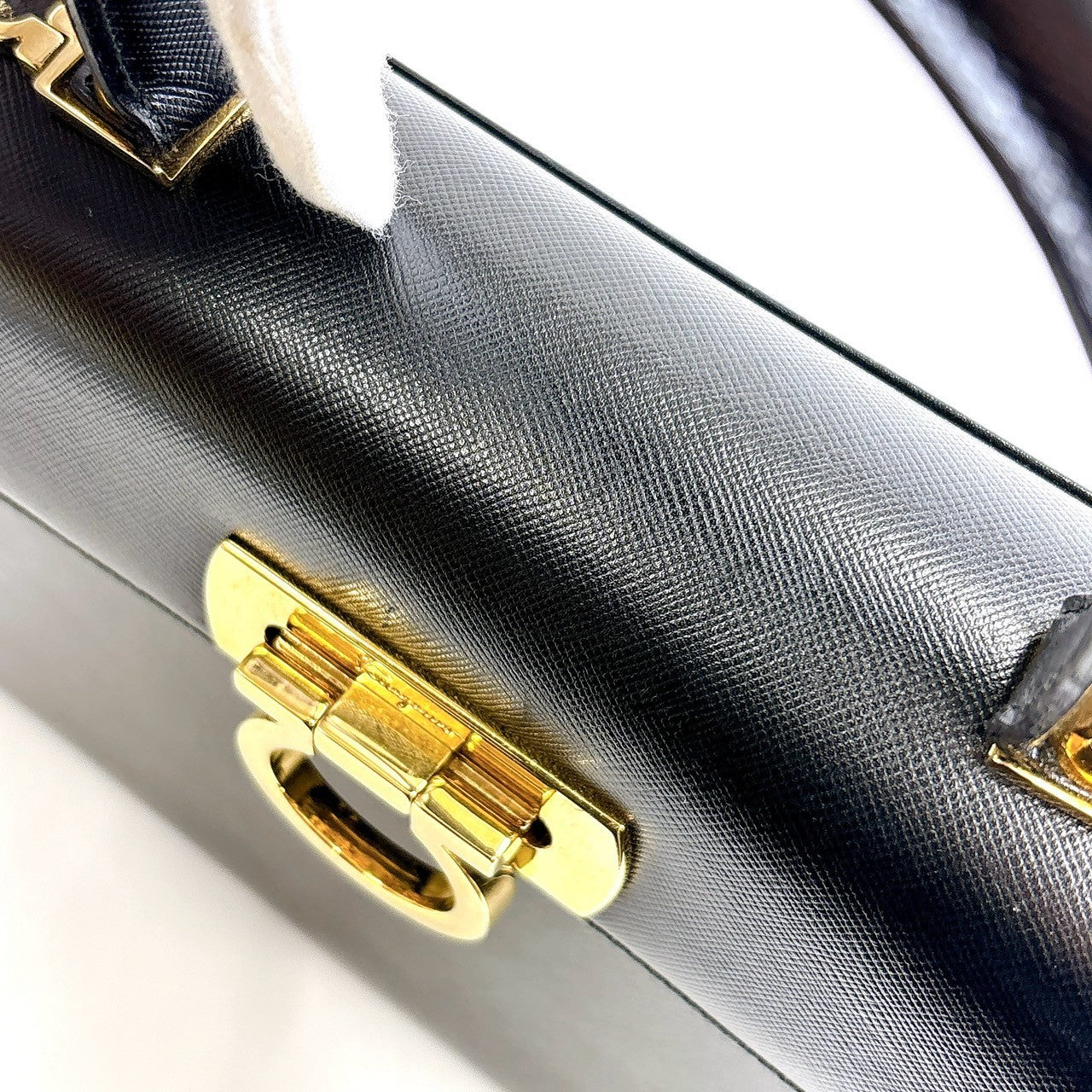 B0642 フェラガモ ガンチーニ 2way サフィアーノ ハンドバッグ ブラック