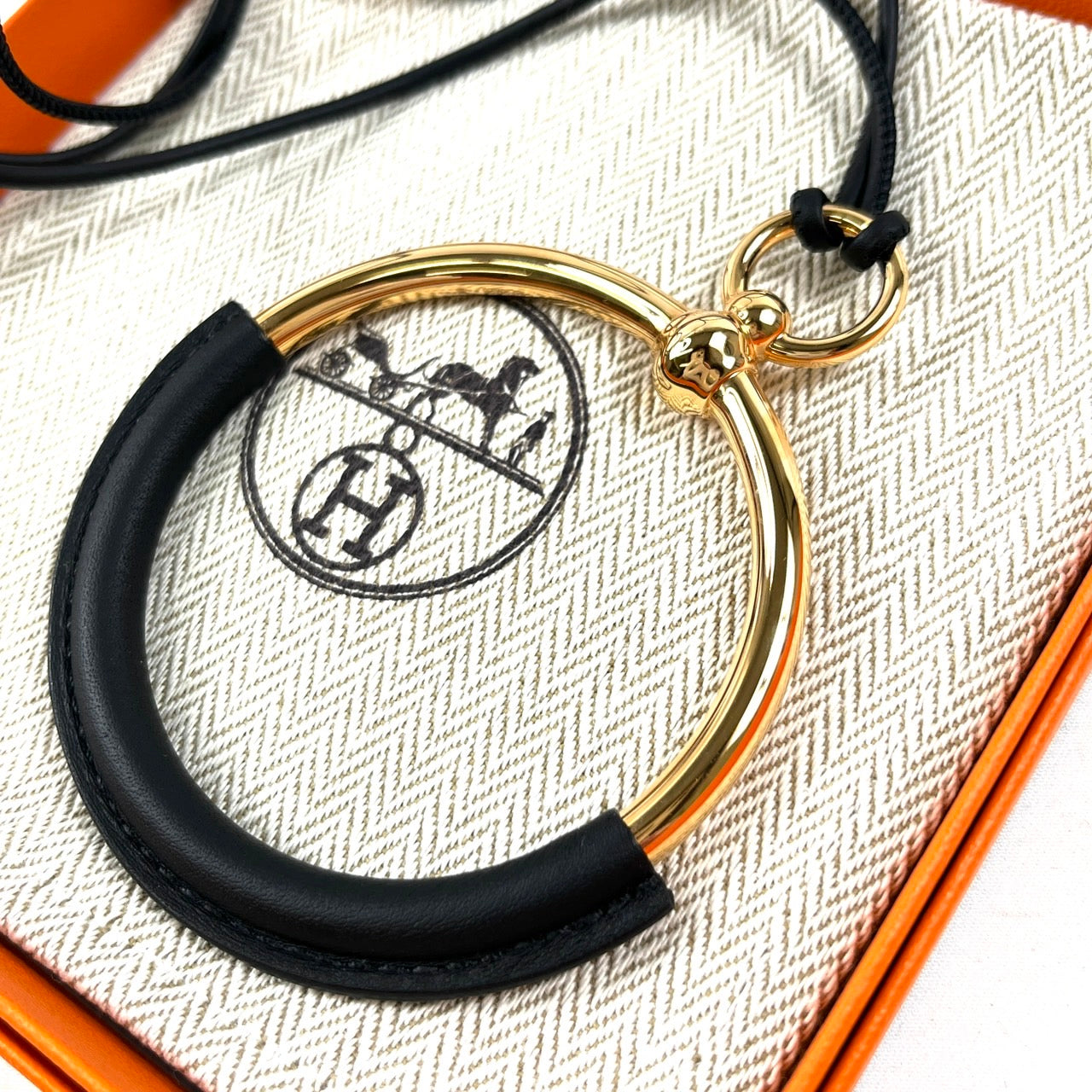 B2317 エルメス ループグラン ネックレス　ブラック×ゴールド